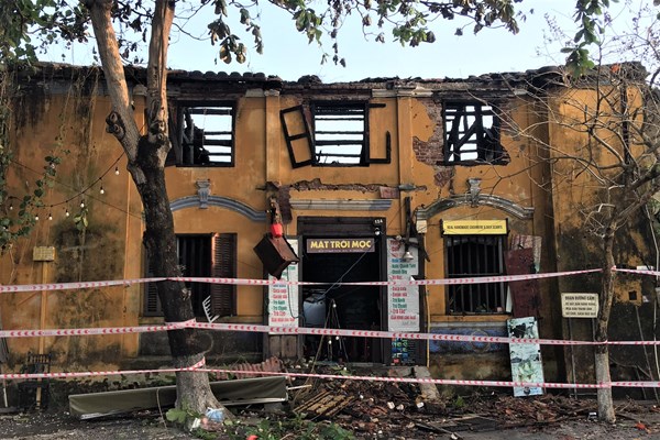 Hội An: Cháy nhà cổ 2 tầng giữa đêm - Anh 1