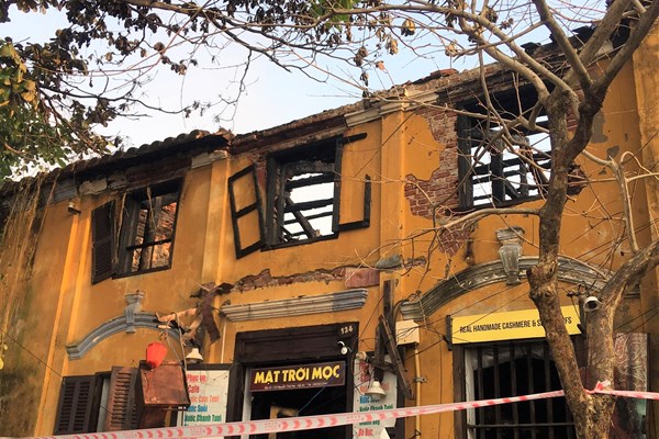 Hội An: Cháy nhà cổ 2 tầng giữa đêm - Anh 2