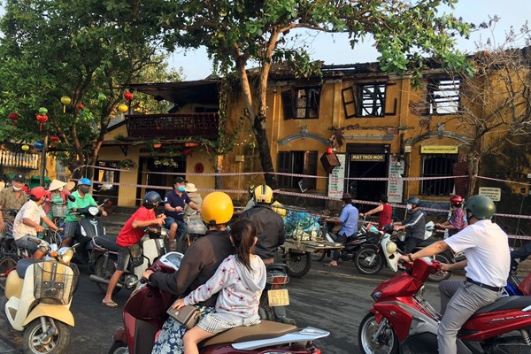 Hội An: Cháy nhà cổ 2 tầng giữa đêm - Anh 3