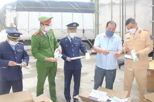 Thanh Hóa: Bắt giữ hàng nghìn bộ kit test nhanh không nguồn gốc, xuất xứ - Anh 1