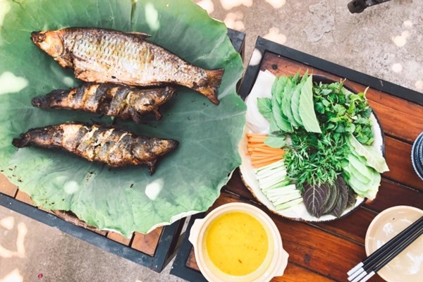 Thơm lừng món cá đốt rơm - Anh 3