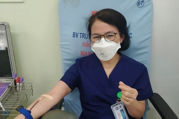 Người mẹ chọn “ở lại” để con đi thi không bị kỳ thị - Anh 3