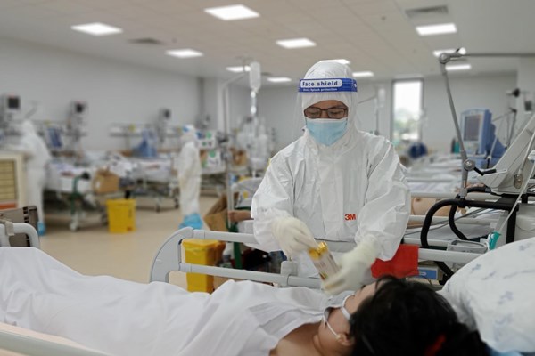 Người mẹ chọn “ở lại” để con đi thi không bị kỳ thị - Anh 2