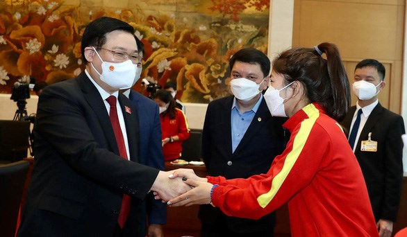 Chủ tịch Quốc hội mong đội tuyển nữ giữ vững bản lĩnh, tinh thần quyết thắng - Anh 2