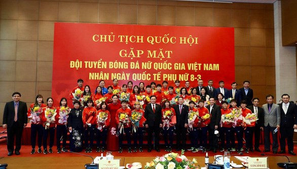 Chủ tịch Quốc hội mong đội tuyển nữ giữ vững bản lĩnh, tinh thần quyết thắng - Anh 4