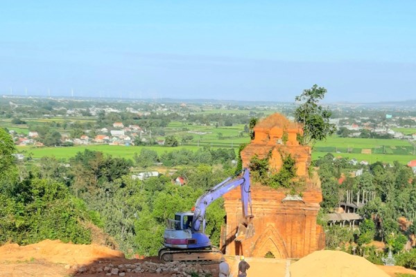 Tu bổ, tôn tạo Di tích quốc gia tháp Bánh Ít (Bình Định): (Bài 1) Không tuân thủ thoả thuận, xâm hại nghiêm trọng di tích - Anh 1