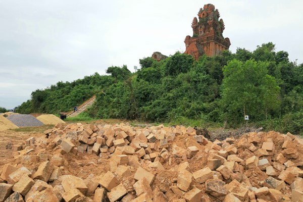 Tu bổ, tôn tạo Di tích quốc gia tháp Bánh Ít (Bình Định): (Bài 1) Không tuân thủ thoả thuận, xâm hại nghiêm trọng di tích - Anh 2