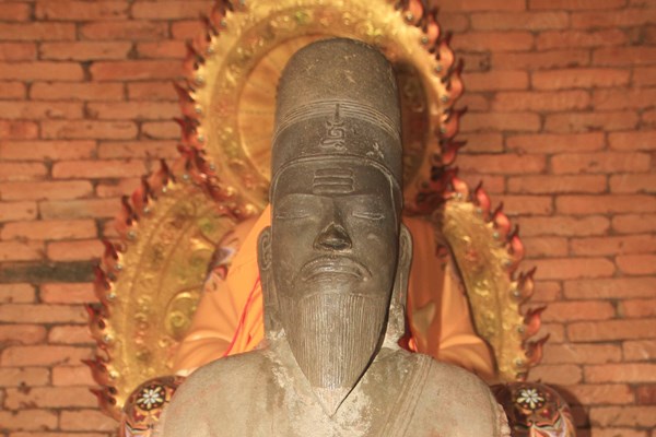 Về bán đảo Phương Mai ngắm Bảo vật quốc gia tượng Phật Lồi - Anh 1