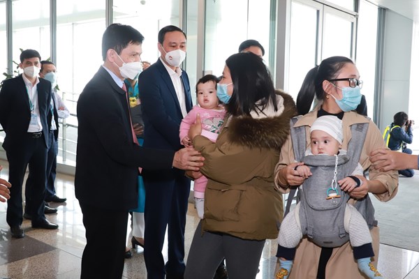 287 người Việt từ Ukraine đã về nước an toàn - Anh 1