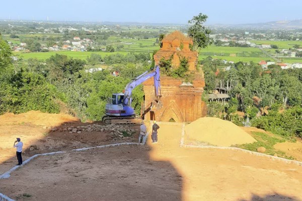 Tu bổ, tôn tạo di tích tháp Bánh Ít (Bình Định): Bài 2: Cần làm rõ trách nhiệm của các bên - Anh 1