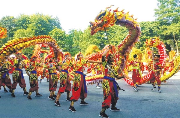 Xây dựng môi trường văn hóa cơ sở lành mạnh làm nền tảng phát triển văn hóa - Anh 1