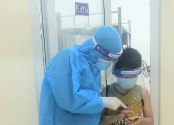 Đà Nẵng hỗ trợ tiền ăn cho trẻ em dưới 6 tuổi là F1, F0 cách ly y tế tập trung - Anh 1