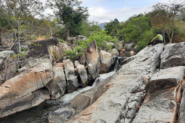 Quyến rũ vẻ đẹp hoang sơ suối Lang Bá - Anh 7
