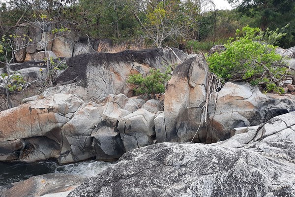 Quyến rũ vẻ đẹp hoang sơ suối Lang Bá - Anh 2