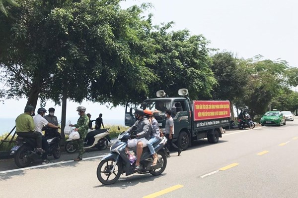 Đà Nẵng: Cứu thiếu niên rơi xuống vực sâu tại bán đảo Sơn Trà - Anh 1