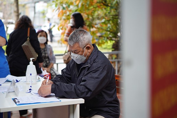 Hà Nội: Bệnh viện đầu tiên có phòng khám cho bệnh nhân Covid-19 - Anh 1