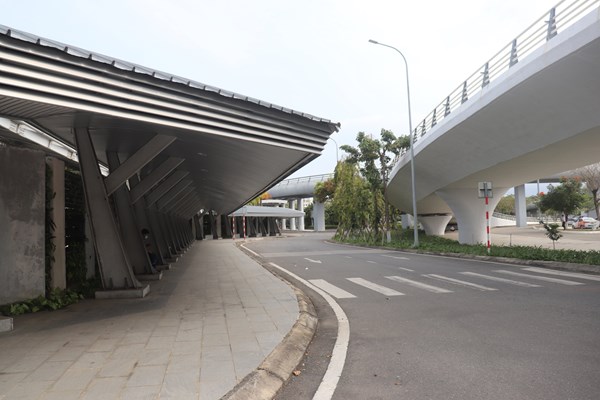 Đà Nẵng: Im ắng trong ngày đầu tiên mở cửa đón khách quốc tế - Anh 2