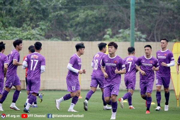 Tuyển Việt Nam tập luyện, chuẩn bị cho vòng loại World Cup - Anh 1