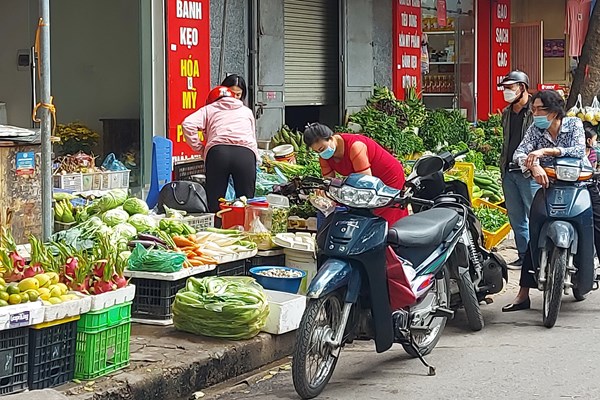 Thích ứng với việc xăng tăng giá - Anh 1