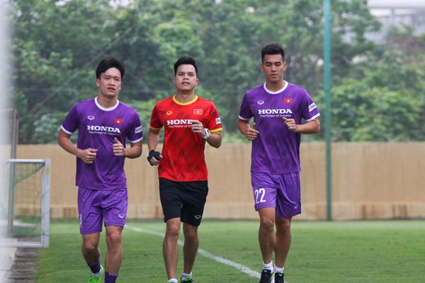Tuyển Việt Nam: Hoàng Đức, Tiến Linh tập riêng - Anh 1
