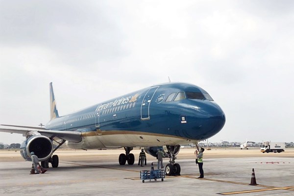 Những du khách quốc tế đầu tiên đến Việt Nam bằng hàng không Vietnam Airlines - Anh 2