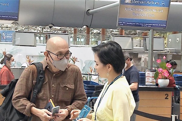 Những du khách quốc tế đầu tiên đến Việt Nam bằng hàng không Vietnam Airlines - Anh 3