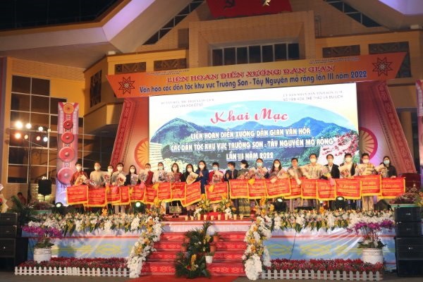 Liên hoan Diễn xướng dân gian văn hóa các dân tộc khu vực Trường Sơn – Tây Nguyên mở rộng lần thứ III: Nơi gặp gỡ của những sắc màu văn hóa - Anh 4