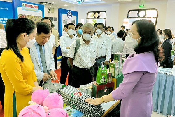 Đưa du lịch Việt Nam trở thành lựa chọn hàng đầu thời kỳ hậu Covid-19 - Anh 1