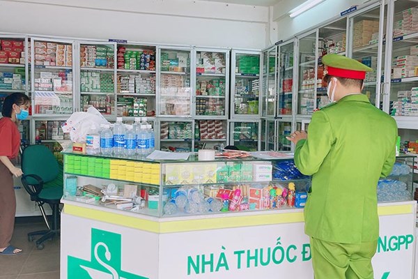 Quảng Bình: Phát hiện 1 cơ sở kinh doanh kit test Covid-19 không rõ nguồn gốc - Anh 1