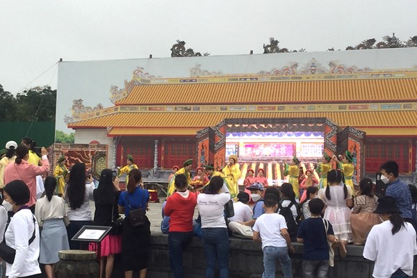 Nhiều hoạt động biểu diễn nghệ thuật miễn phí tại khu di sản Huế - Anh 1