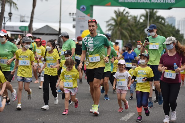 Ấn tượng với đường đua Marathon Quốc tế - Anh 2