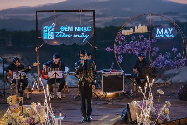 Show âm nhạc trình diễn trực tiếp: Sôi động đầy“máu lửa” - Anh 1