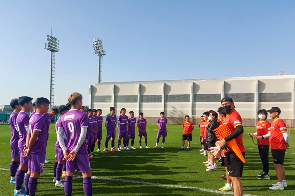 Tuyển U23 Việt Nam có buổi tập đầu tiên tại UAE - Anh 1