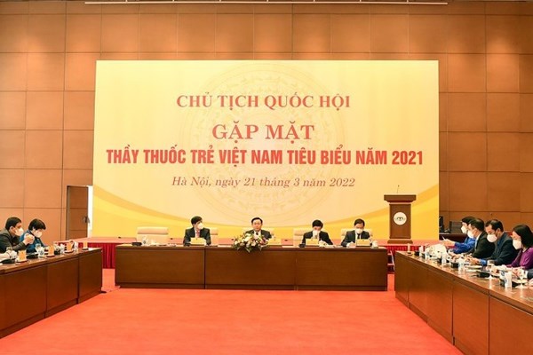 Thầy thuốc trẻ lan tỏa nhiệt huyết trên mặt trận phòng, chống dịch Covid-19 - Anh 1