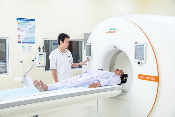 Ai được khuyến cáo tiêm kháng thể đơn dòng Evusheld để phòng Covid-19? - Anh 1