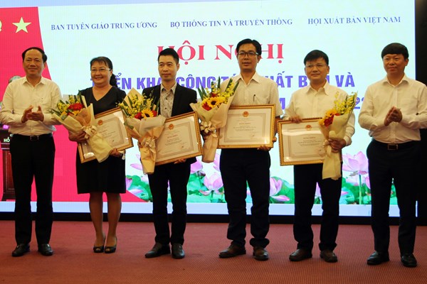 Người làm xuất bản phải đổi mới tư duy, bắt nhịp thời cuộc - Anh 3