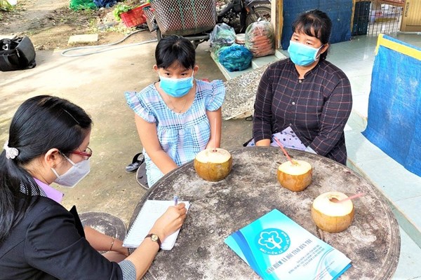 Người dân xã khó khăn đã chủ động tham gia BHYT - Anh 1