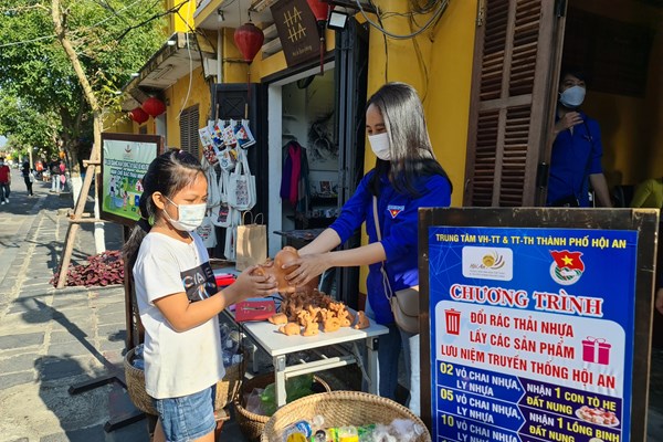 Hội An: Đổi rác thải nhựa lấy đồ mỹ nghệ - Anh 4