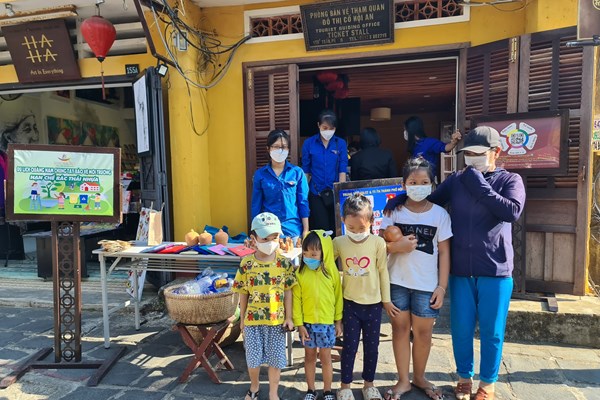 Hội An: Đổi rác thải nhựa lấy đồ mỹ nghệ - Anh 3