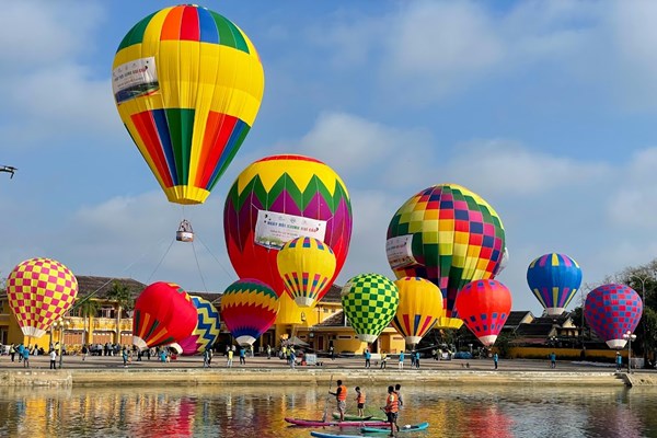Hội An: Rực rỡ sắc màu Ngày hội Khinh khí cầu - Anh 1