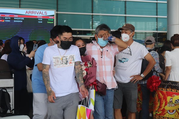 Đà Nẵng đón hai chuyến bay quốc tế đầu tiên trở lại - Anh 6