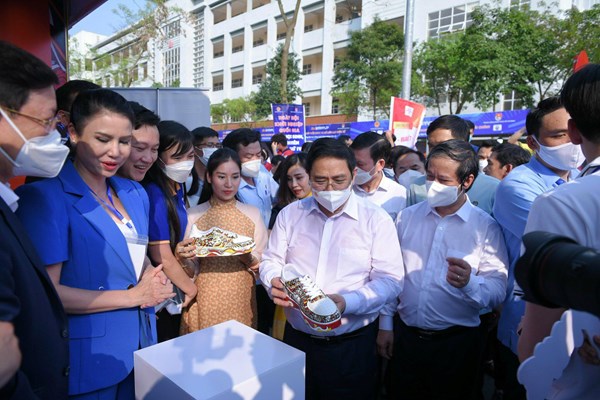 Chính phủ sẽ tạo mọi điều kiện để có môi trường khởi nghiệp thuận lợi nhất - Anh 2
