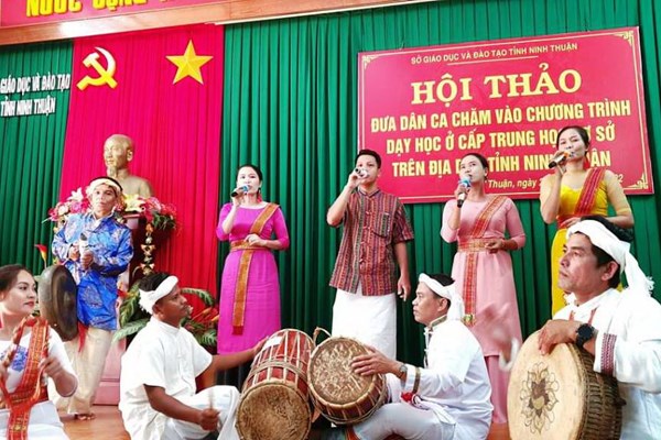 Đưa dân ca Chăm vào trường học - Anh 1