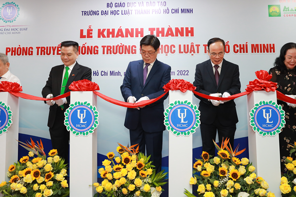 Trường ĐH Luật TP.HCM có Phòng truyền thống sau 46 năm thành lập - Anh 1