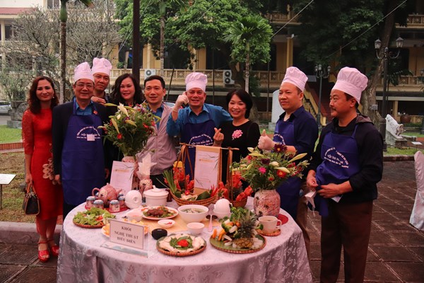 Cùng thắp lửa yêu thương - Anh 2