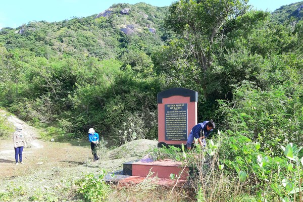 Về bài Xung quanh việc khai thác đất gần Di tích quốc gia Hố Bà Mùi (Phù Cát - Bình Định): Văn Hóa phản ánh, các cơ quan chức năng vào cuộc kiểm tra - Anh 1