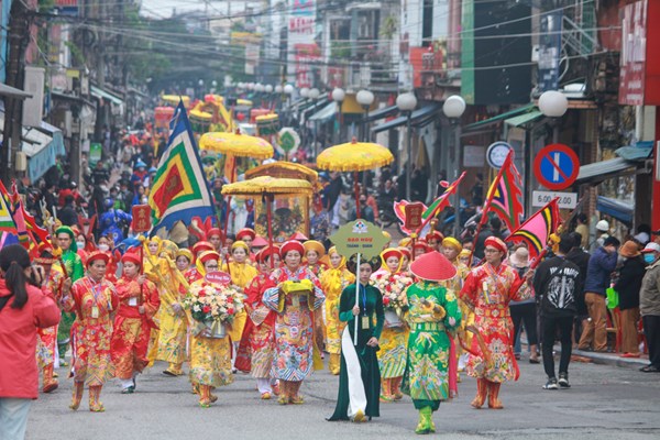 Sắc màu văn hóa tại Lễ hội Điện Huệ Nam - Anh 1