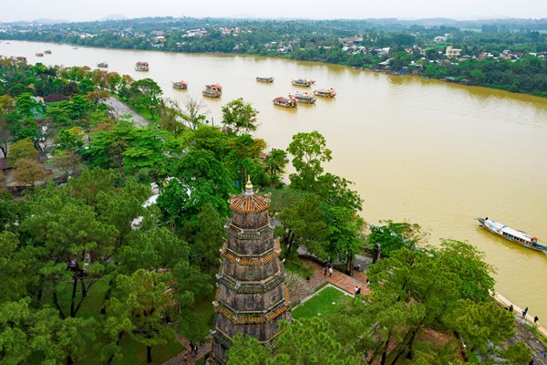 Sắc màu văn hóa tại Lễ hội Điện Huệ Nam - Anh 6