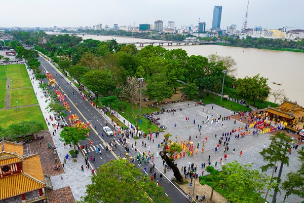 Sắc màu văn hóa tại Lễ hội Điện Huệ Nam - Anh 5