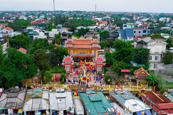 Sắc màu văn hóa tại Lễ hội Điện Huệ Nam - Anh 3